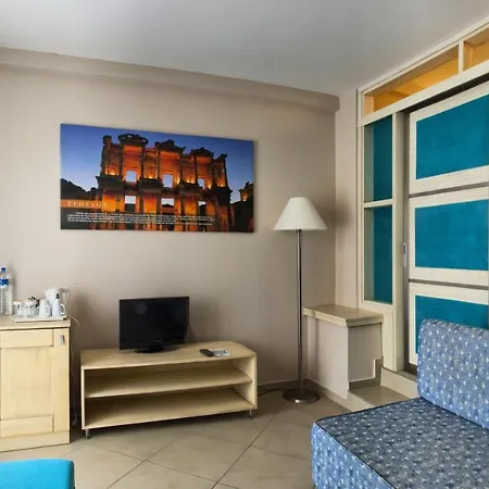 منتجع افيسيا هوليداي بيتش كلوب