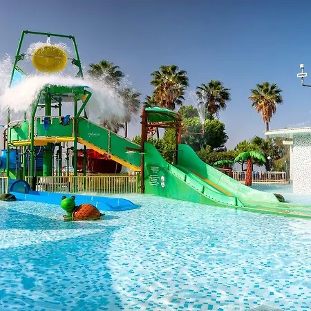 افيسيا هوليداي بيتش كلوب منتجع