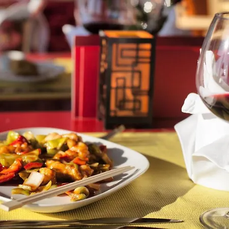 افيسيا هوليداي بيتش كلوب منتجع 4*