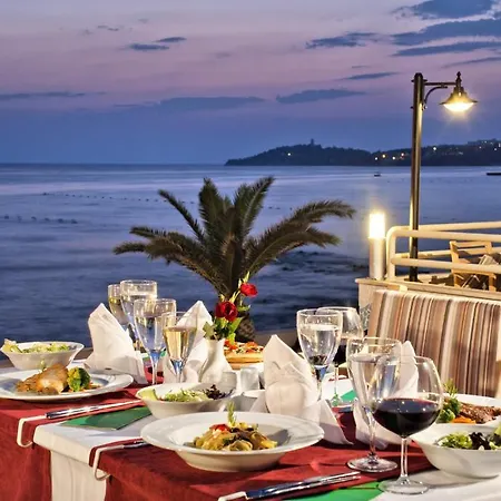 افيسيا هوليداي بيتش كلوب منتجع