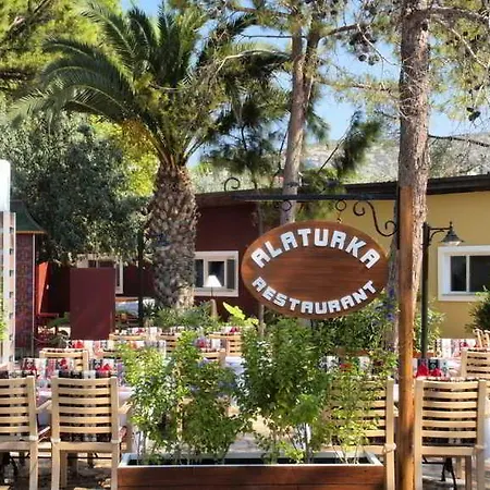 افيسيا هوليداي بيتش كلوب منتجع 4*